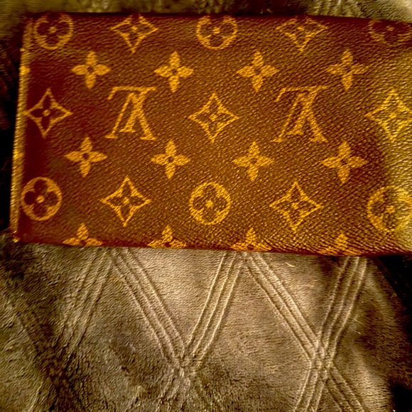 Louis Vuitton Sarah Wallet - Picture 1 of 6